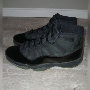 Mens jordan 11 cap and gown graduation size 11.5